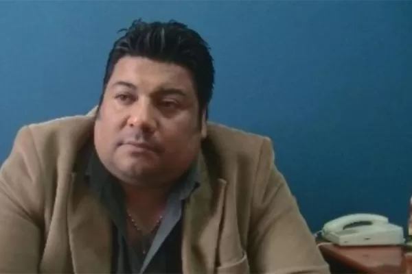 Me estoy curando la muela con alcohol, dijo un intendente que manejaba ebrio