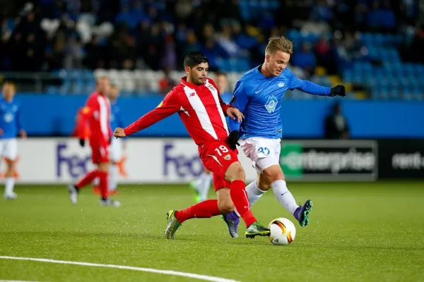 Banega será compañero de Icardi en el Inter