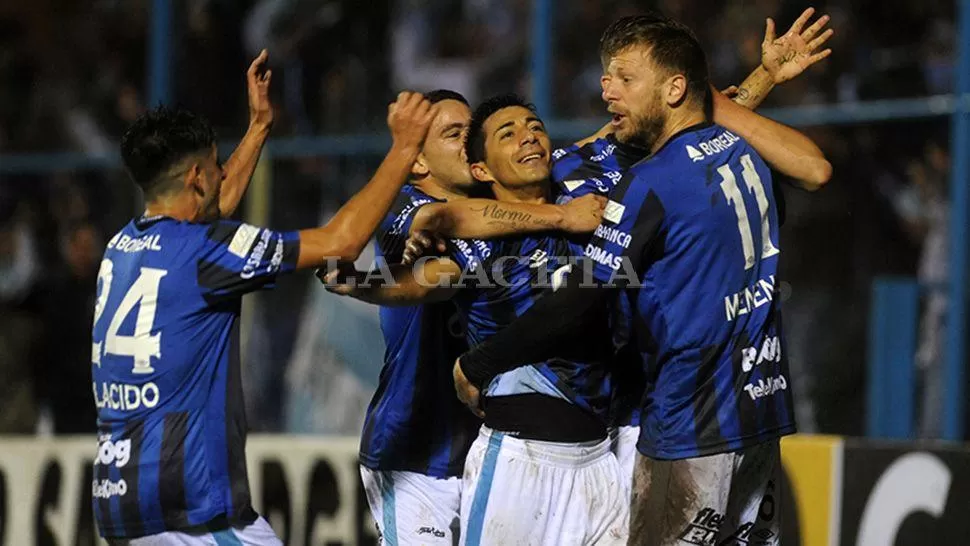 EN BUSCA DE UN SUEÑO. Atlético debe vencer a Newell's en la última fecha y esperar que Unión derrote a Estudiantes. ARCHIVO LA GACETA / FOTO DE DIEGO ARÁOZ