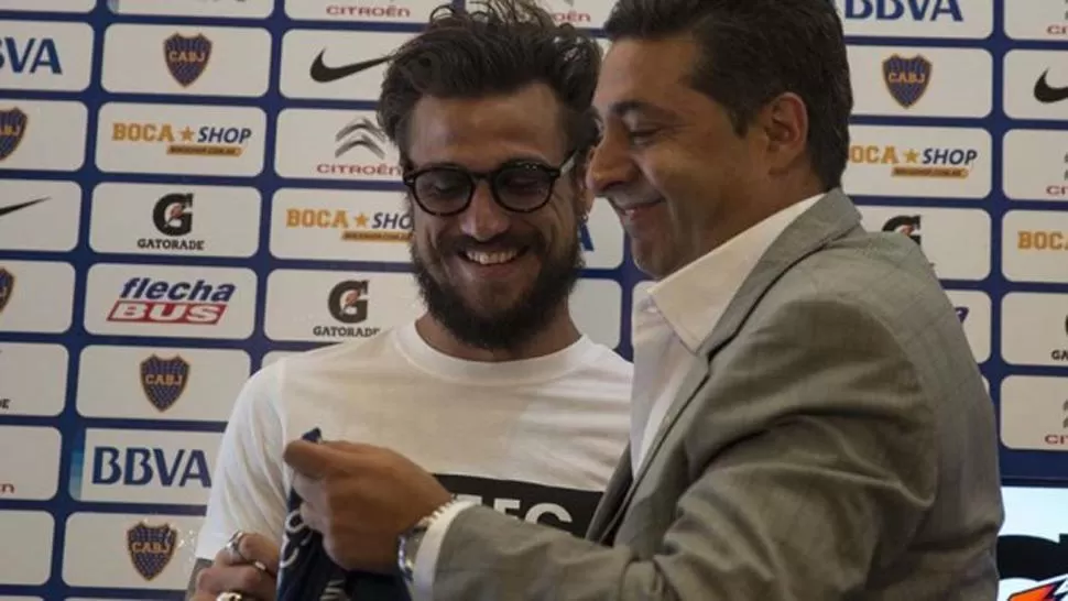 Osvaldo se reunió con Angelici y arregló su salida de Boca