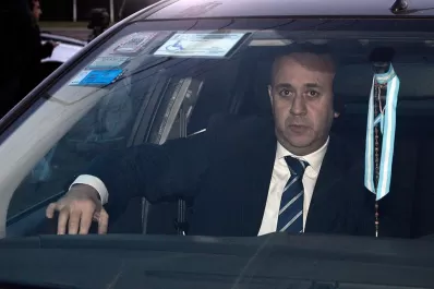 En un clima caliente, se debaten las dos posturas