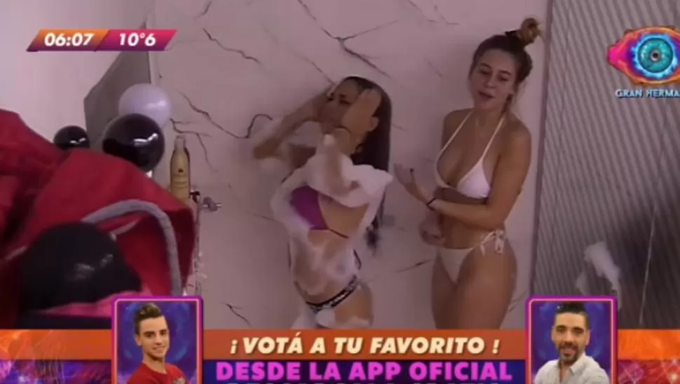 El caliente baño de las chicas de Gran Hermano