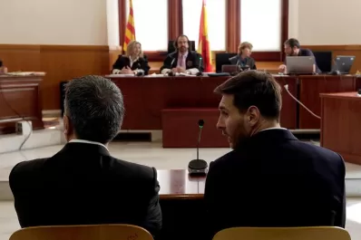 Messi pasó por los tribunales de Barcelona para declarar en el juicio por evasión fiscal
