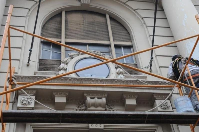 Después de ocho años de abandono, empiezan a refaccionar el ex edificio de Rentas