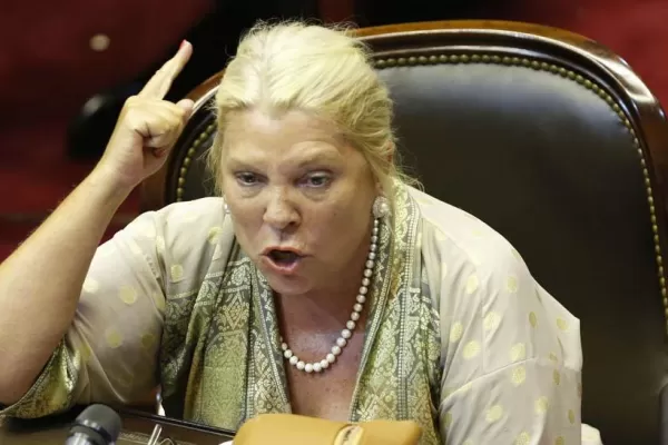 Carrió denunció a Daniel Scioli por lavado de dinero