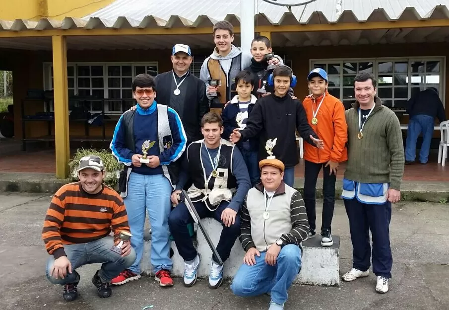 EN LO MÁS ALTO. Franco Vechetti aparece arriba de todos los triunfadores.  	FOTO DE Fernando Vidal Sanz