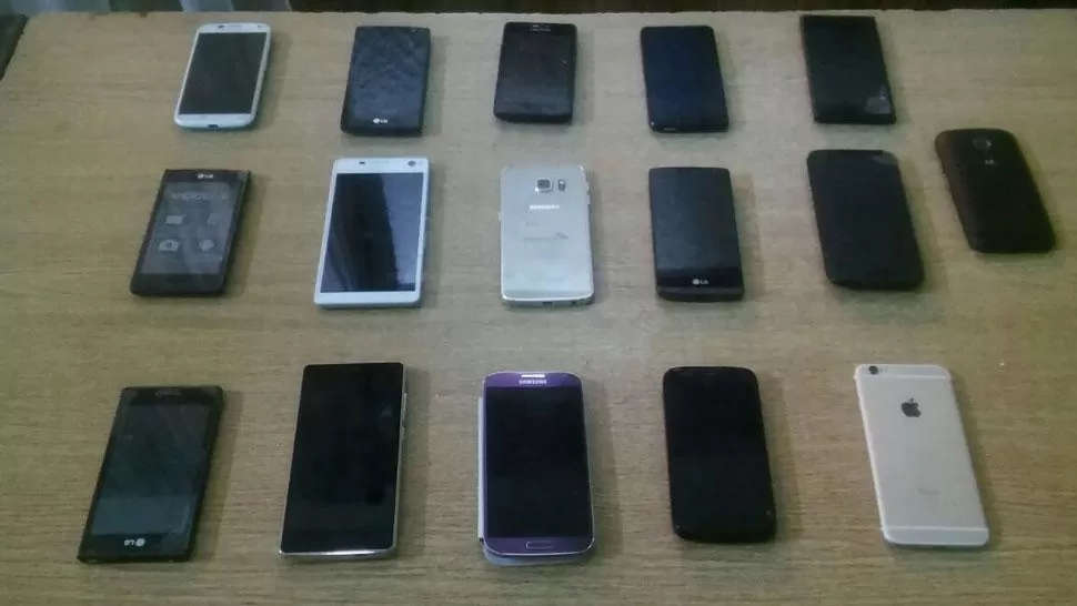 Durante un operativo recuperaron 16 celulares de alta gama que habían sido robados