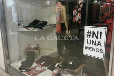 Locales de las galerías del centro apoyan la consigna #NiUnaMenos