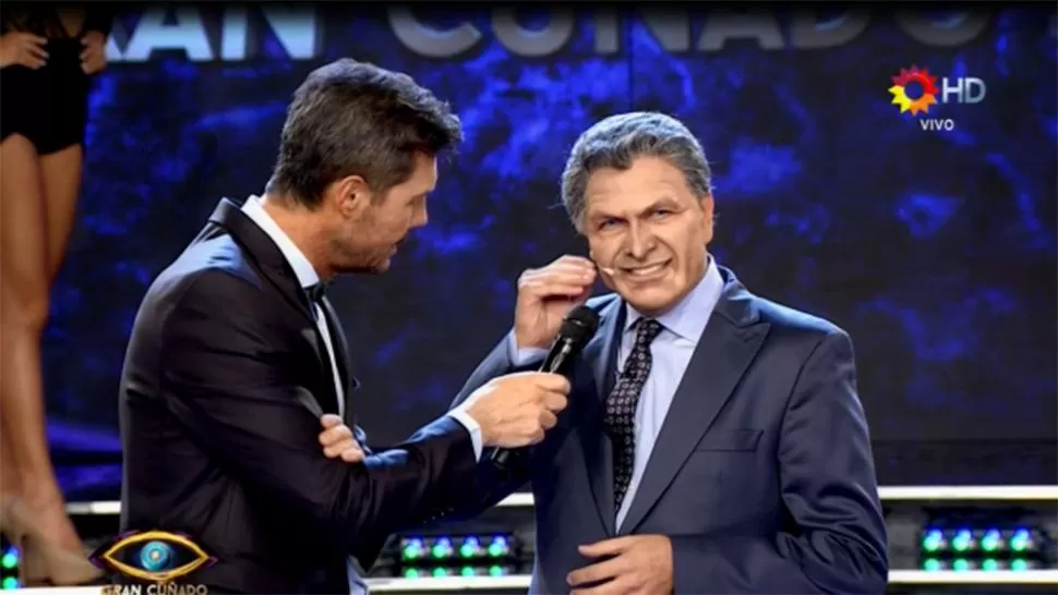 GRAN CUÑADO. Marcelo Tinelli y Freddy Villarreal imitando a Mauricio Macri. FOTO TOMADA DE BIGBANGNEWS.COM.