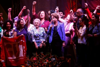 Dilma demandará a un diario por vincularla con fondos ilegales