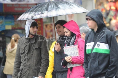 La lluvia y el frío se quedarán todo el día en Tucumán