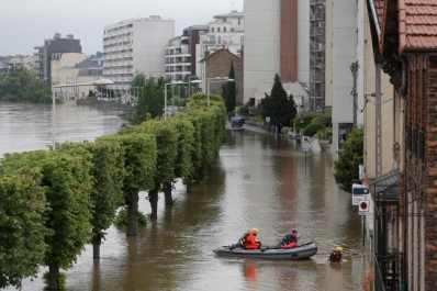 Las aguas del Sena no suben, pero tampoco ceden
