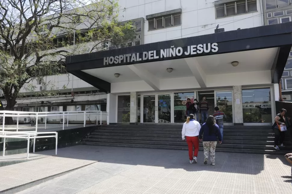 GUARDIA. El menor ingresó de urgencia al hospital de niños de Tucumán. la gaceta / foto de florencia zurita