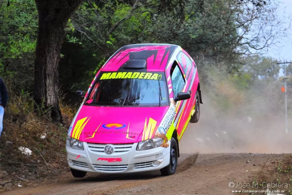 DE PUNTA AL TRIUNFO. Scalora llevó dos veces a la victoria al VW Gol. foto jose m. cabrera - catamarca rally
