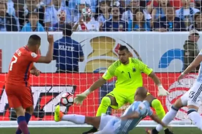 Romero atajó una pelota que podría haber cambiado el partido