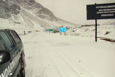 Por las intensas nevadas, alumnos de tercer año del Gymnasium están varados en Chile