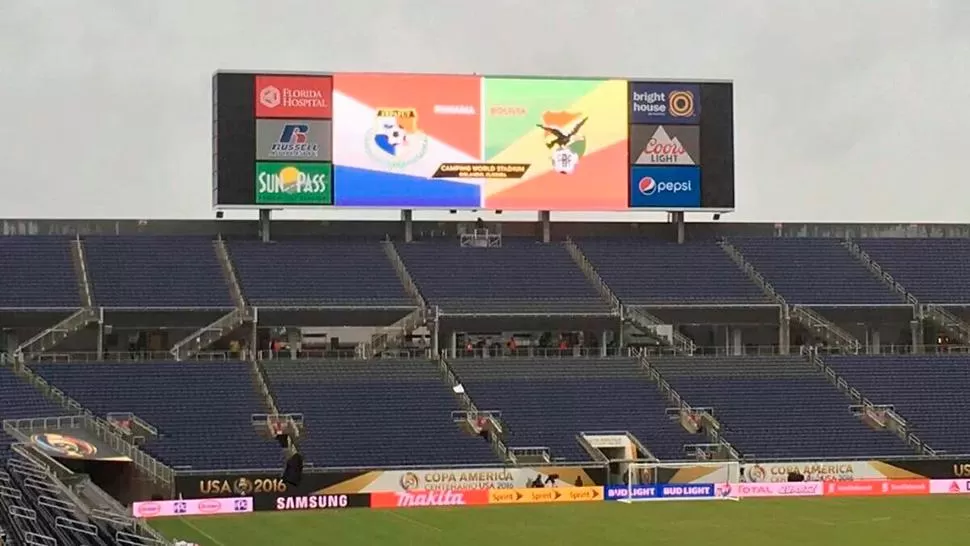 NUEVO PAPELÓN. Los organizadores presentaron invertidos los colores de la bandera boliviana. FOTO TOMADA DE TWITTER.COM/BAMBINO627