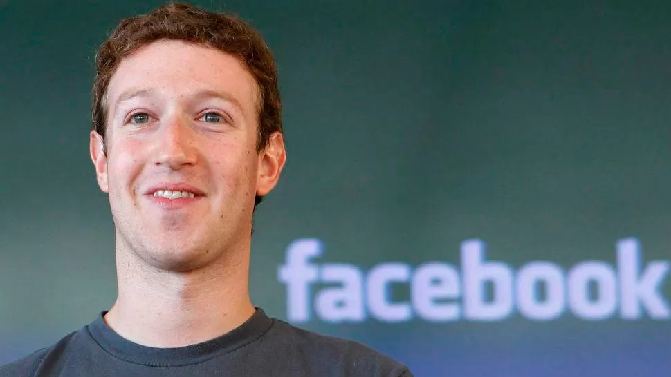 HACKEADO. Zuckerberg tenía la misma contraseña en las tres redes sociales. ARCHIVO 