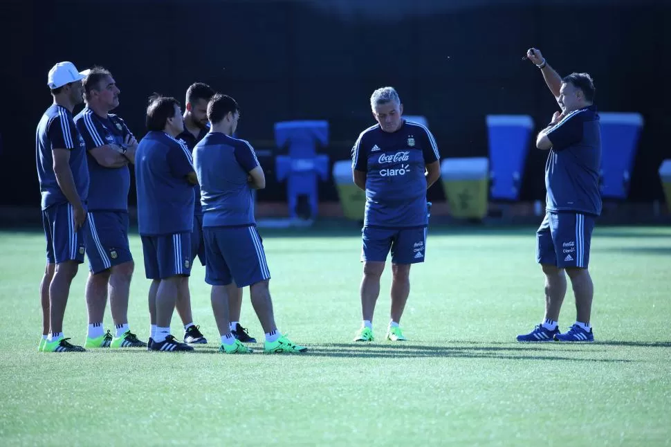 EN PROBLEMAS. Martino aún no sabe con qué jugadores contará para los JJOO. TÉLAM