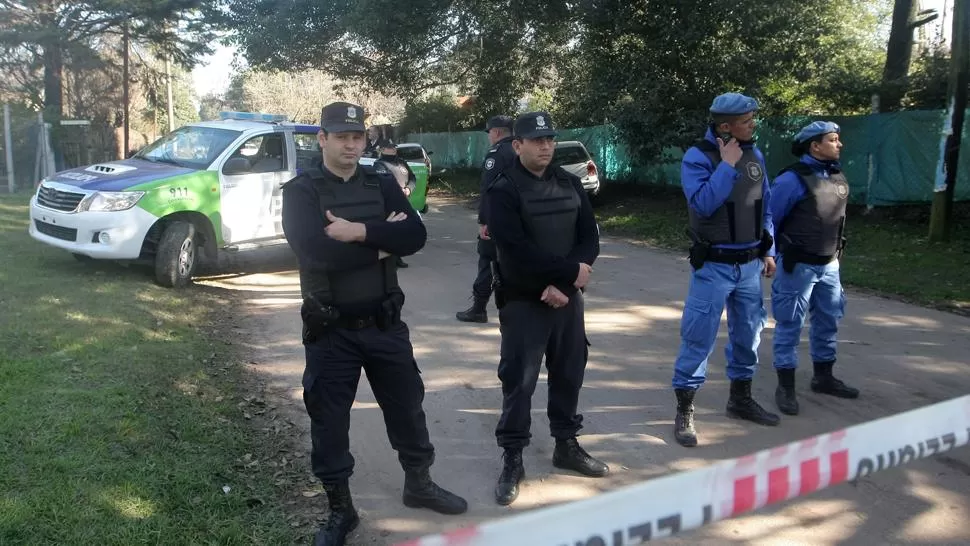 OPERATIVO. Los policías recibieron la felicitación del presidente. DYN