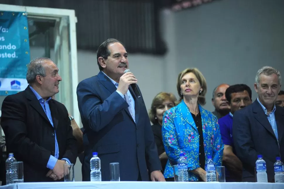 EN CAMPAÑA. En noviembre de 2014, López organizó un acto en el club Avellaneda Central al que concurrieron José Alperovich y Beatriz Rojkés. la gaceta / foto de diego aráoz (archivo)