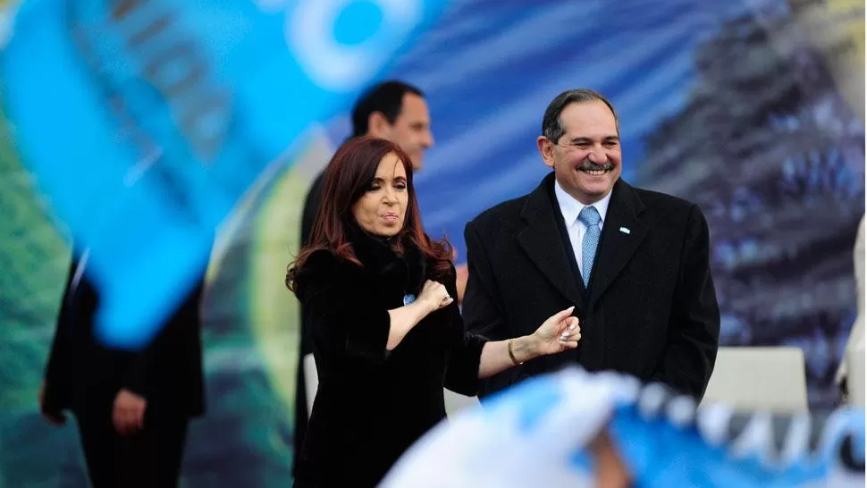 OTROS TIEMPOS. José Alperovich y Cristina Fernández de Kirchner sonríen un acto político. LA GACETA / FOTO DE JORGE OLMOS SGROSSO