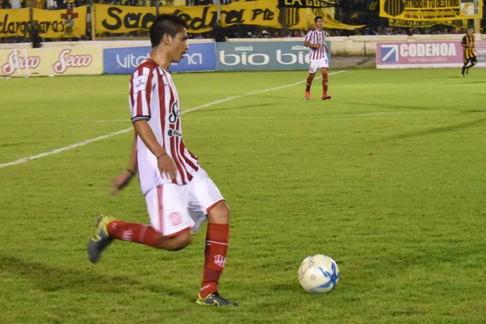 PRIMERA VEZ. Si bien jugó algunos minutos hace un par de meses en Santiago, Abregú disputará hoy su primer partido como titular. Reemplazará a Rolando Serrano. gentileza josé alderete