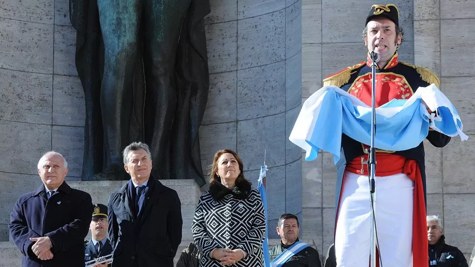 EN ROSARIO. El presidente Macri acompañó a las autoridades rosarinas durante los actos en memoria de Manuel Belgrano. DYN