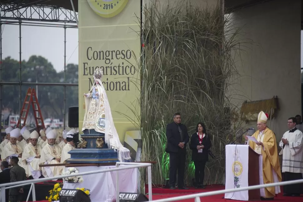 MENSAJE DE DESPEDIDA. Re ofició la última misa del Congreso Eucarístico. la gaceta / FOTO DE JORGE OLMOS SGROSSO