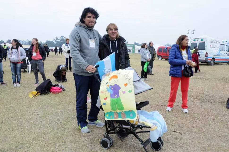 “MI REGALO”. Ramón Sánchez recibió el saludo de su hijo de seis meses. la gaceta / foto de Analía Jaramillo