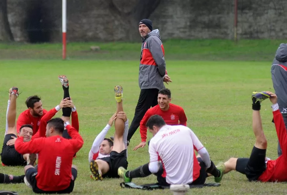 OBJETIVO. En el plantel “santo” saben que esta tarde no queda otra que lograr una victoria en el primer juego de la final. la gaceta / foto de franco vera