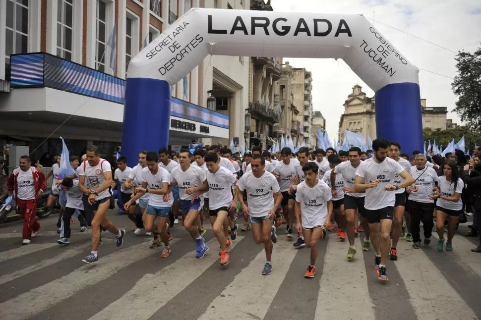 CALENTAMIENTO. Poner a trabajar los músculos antes de largar es fundamental.  la gaceta / fotos de Inés Quinteros Orio
