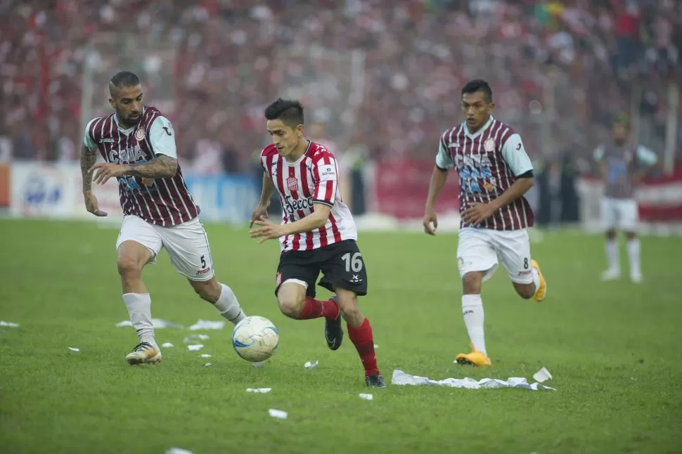 NUEVO AIRE. Según Nievas Escobar, “Vitín” Rodríguez renovó los circuitos de juego para San Martín en el segundo tiempo.  LA GACETA /  FOTO DE JORGE OLMOS SGROSSO