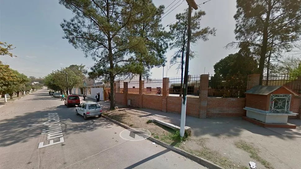 Un chico de 16 años robó una moto del interior de una escuela
