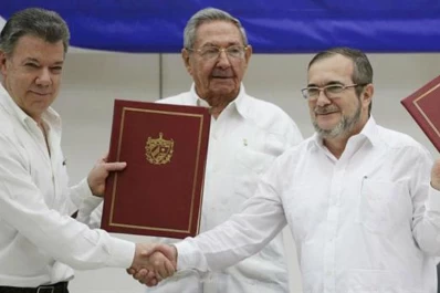 El gobierno colombiano y las FARC firmaron el cese definitivo del fuego