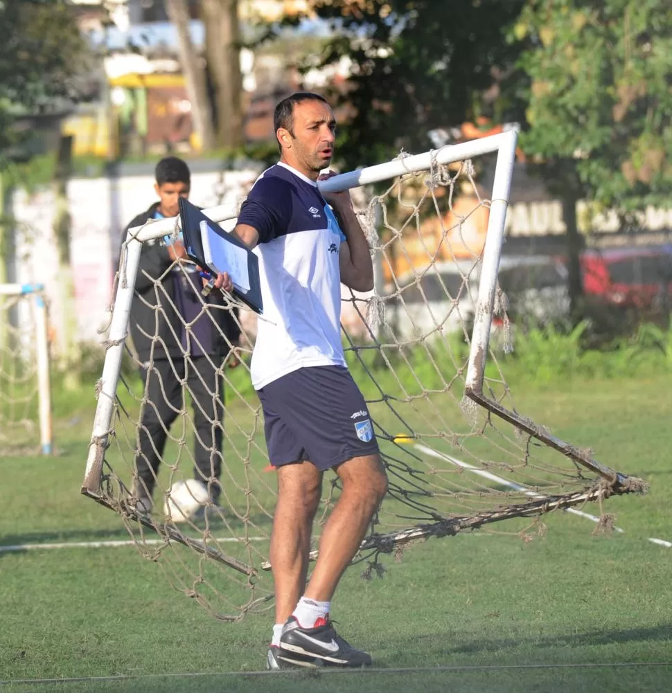 TODO EN ORDEN. Mientras espera refuerzos de categoría, si no no quiere nada, Azconzábal trabajará con el grupo que tiene. la gaceta / foto de héctor peralta (archivo)