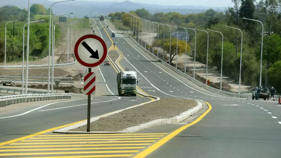 ACCESO A RACO. Así se encuentra hoy el empalme con la ruta 347. ARCHIVO