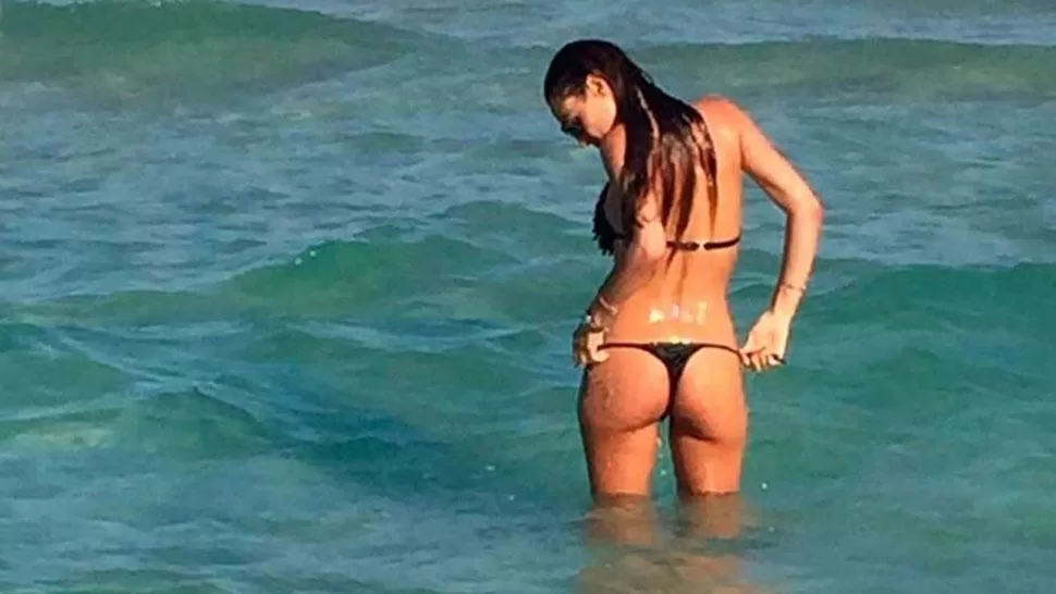 EN LA PLAYA. Pampita viajó a MIami. FOTO TOMADA DE TN.COM.AR