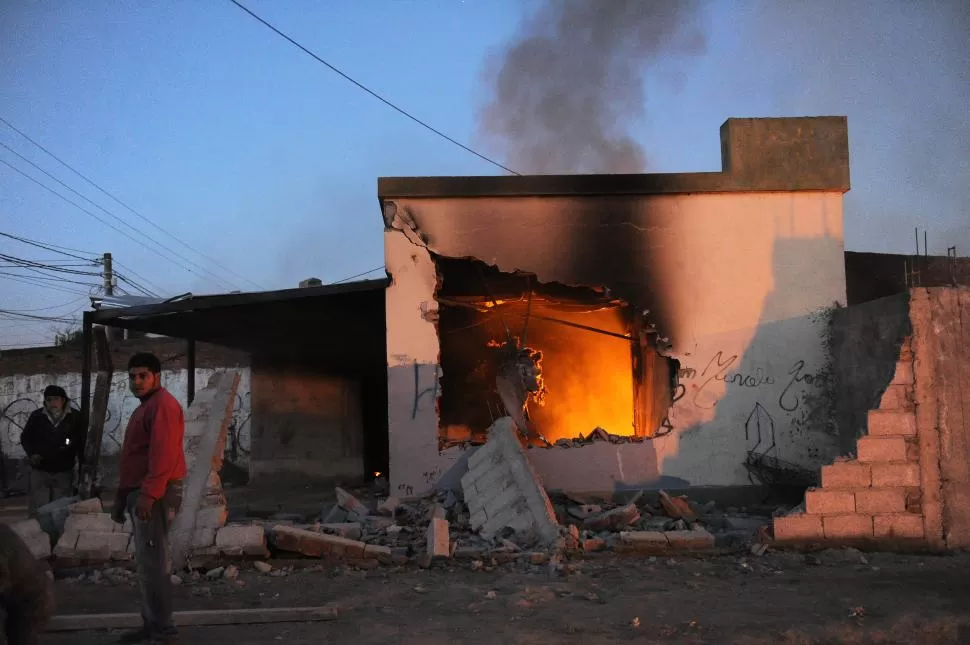 EN LLAMAS. La causa del presunto homicida tras el ataque del martes. la gaceta / foto de hector peralta