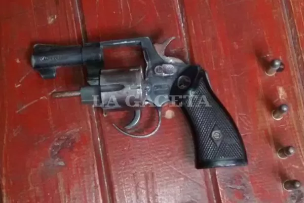 Dos menores intentaban robarles a padres que retiraban a sus hijos del jardín