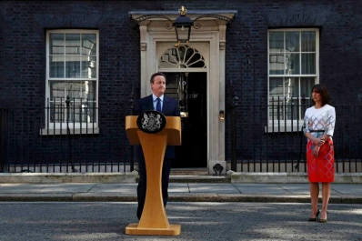 Cameron renuncia por la victoria del “Brexit” y se desata la pelea por la sucesión