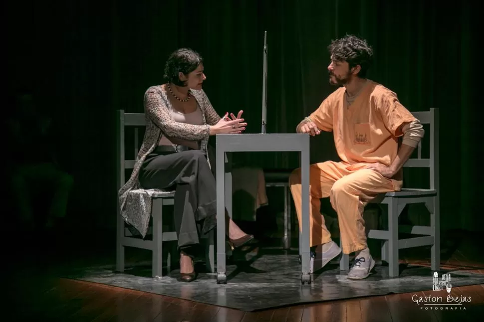 -TIERRA DE FUEGO. Última función a las 22 en el Auditorio del Centro Cultural Virla. Foto de Gastón Bejas.