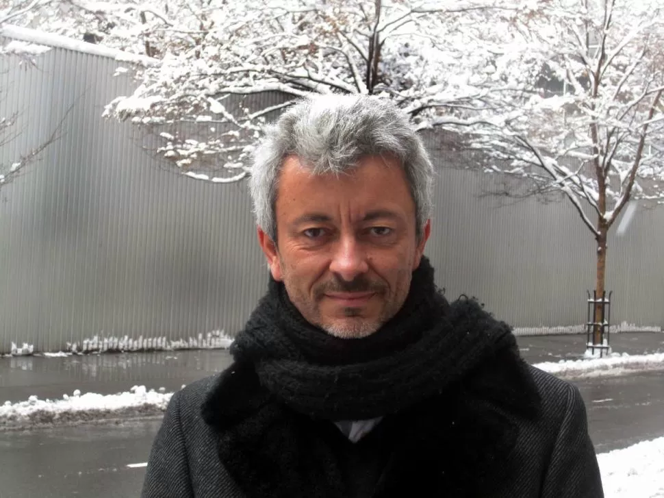 PARTIENDO DE BORGES. Gamerro se hace cargo de una fantasía que se mueve, perdida en el aire, desde hace siglos. Foto de Augusto Munaro / losandes.com.ar