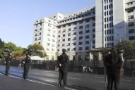 Muchos policías y pocos militantes recibieron a Cristina Fernández en Comodoro Py