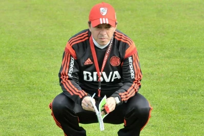 Doble motivo de alegría para Gallardo: refuerzos y un triunfo “amistoso”