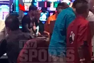 Sorprenden a Messi fumando y apostando en un casino