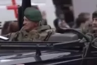 Polémica por la presencia de Aldo Rico en el desfile del Bicentenario