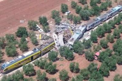Al menos 20 muertos tras un choque de trenes en el sur de Italia