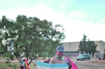 Caminó 1.310 km en homenaje a los próceres