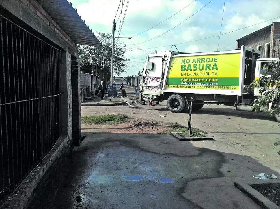 EL ESCENARIO. Los habitantes del barrio Ampliación Sitravi viven horas de terror tras un domingo violento.  